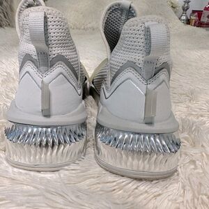 Brand new size 7 puma runners